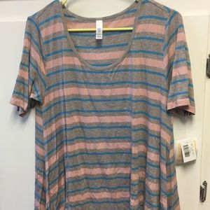 Lularoe medium perfect tee